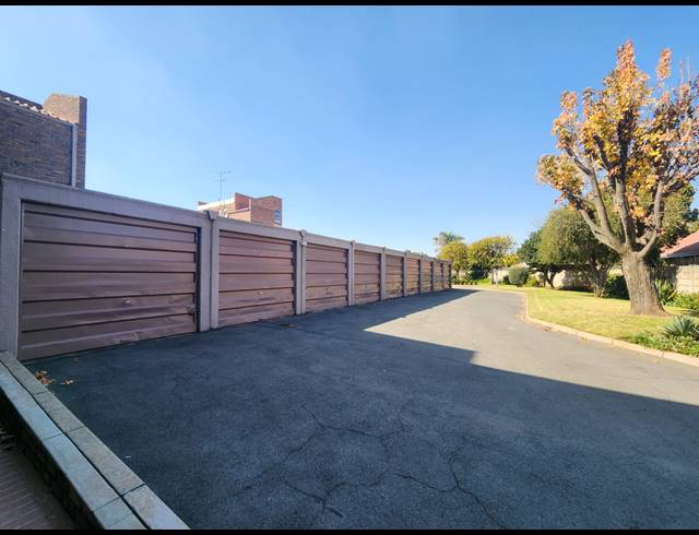 2 BEDROOM FLAT FOR SALE IN THREE RIVERS PROPER
